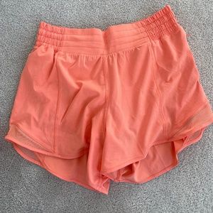 Lululemon Hotty Hot HR Shorts 4" - Size 6 - Sunny Coral